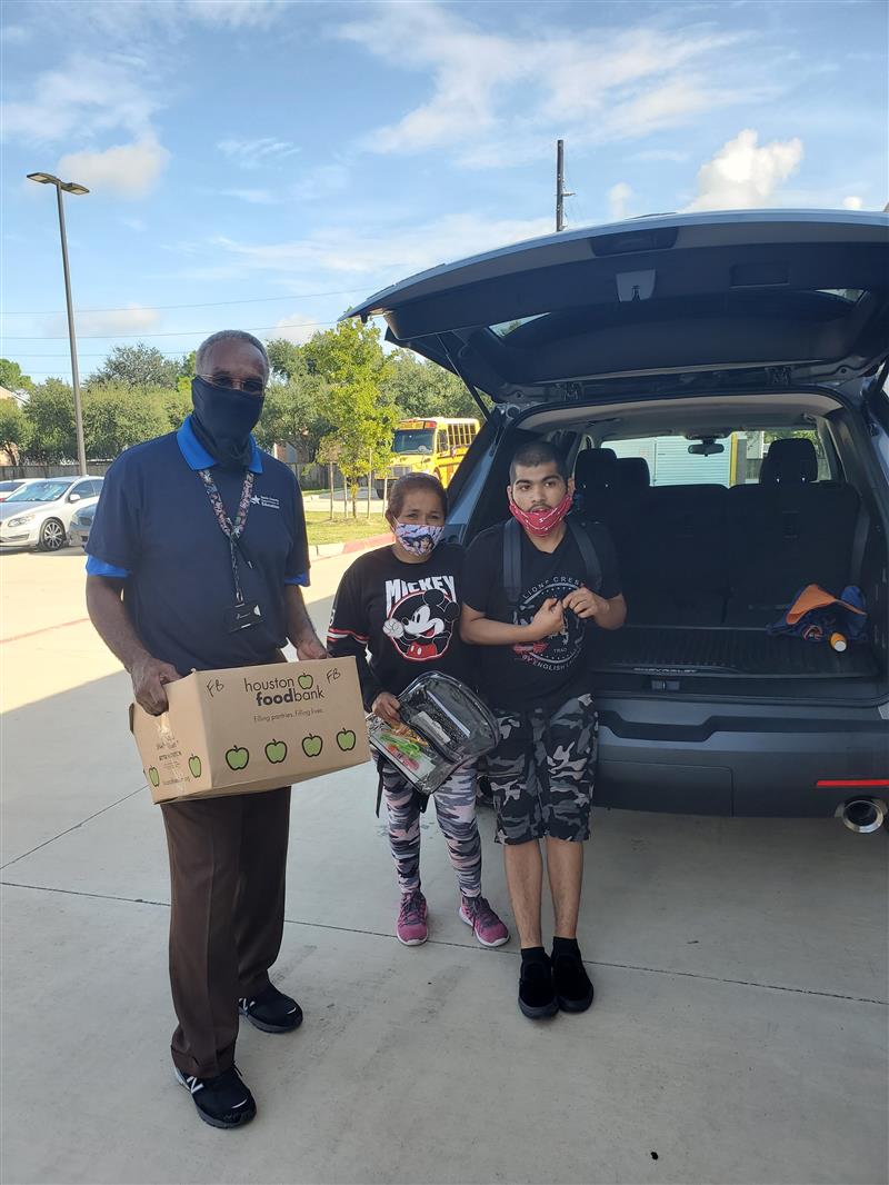 Image of ABS West Backpack Drive 2021, Dr. Keys, A. Yepez, and Alejandra Yepez.